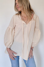 The island life blouse in Sand