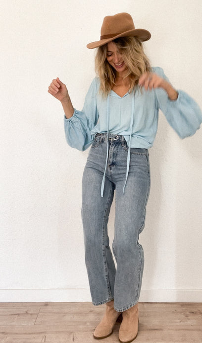 The island life blouse in Baby Blue